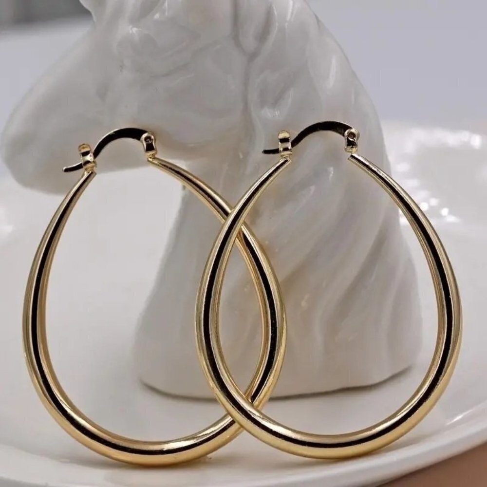18k Gold Plated Lightweight Oval Hoop Earrings Everyday